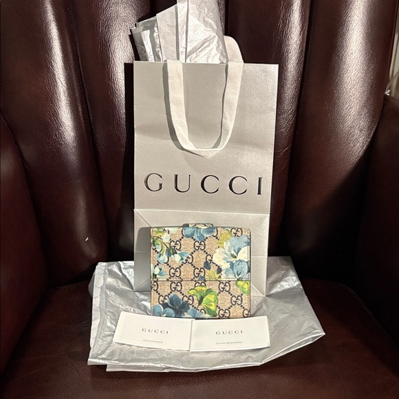 EUC AUTH Gucci in Bloom - Blue Bi-Fold Wallet *Stunning* LIMITED EDITION - Picture 1 of 12